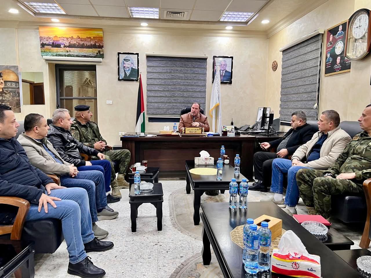 محافظ طولكرم اللواء د. عبد الله كميل يترأس اجتماع الأجهزة الأمنية في إطار الجهود للوقوف على الحالة الإستثنائية