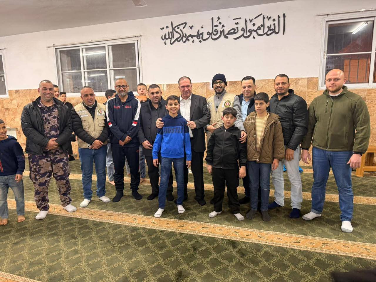 محافظ طولكرم اللواء د. عبد الله كميل يشارك جموع المصلين إحياء ليلة القدر في المسجد الجديد