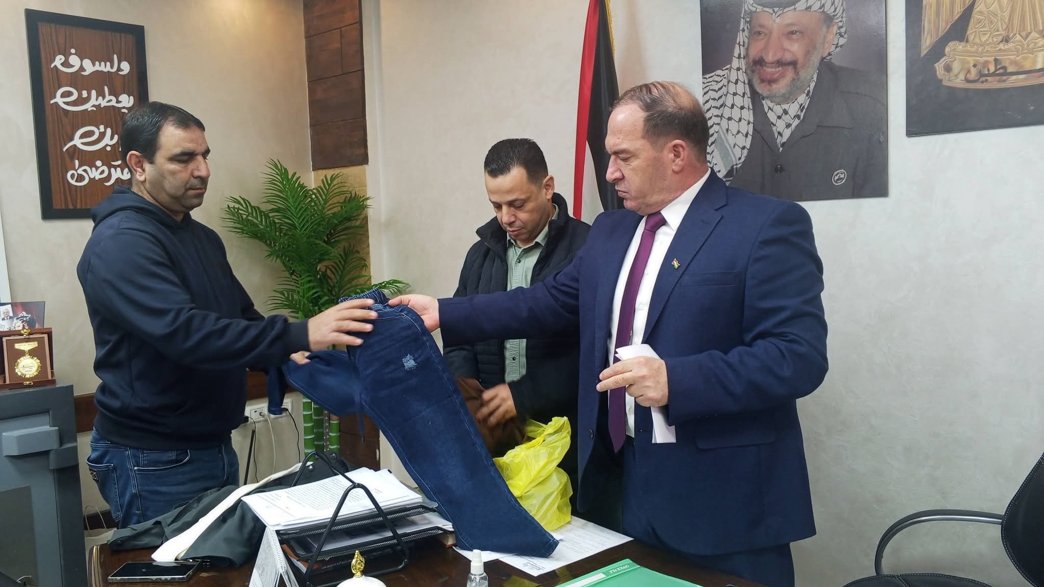 طولكرم : فتح عروض الاسعار الخاصة بملابس الاطفال ضمن مشروع كسوة العيد من خلال منظمة تطوع الخيرية