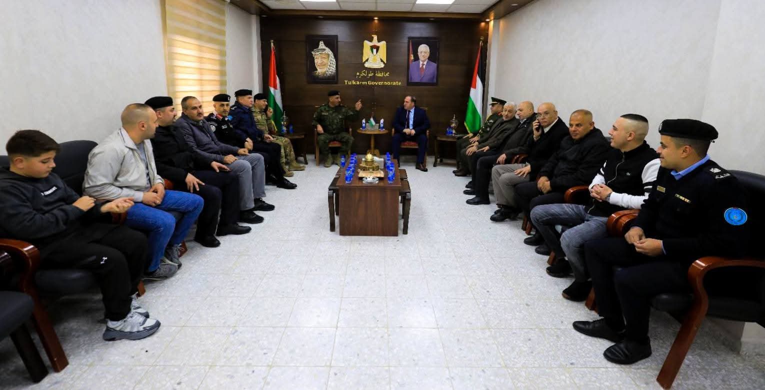 محافظ طولكرم اللواء د. عبد الله كميل خلال الاستقبال في دار المحافظة بمناسبة حلول عيد الفطر