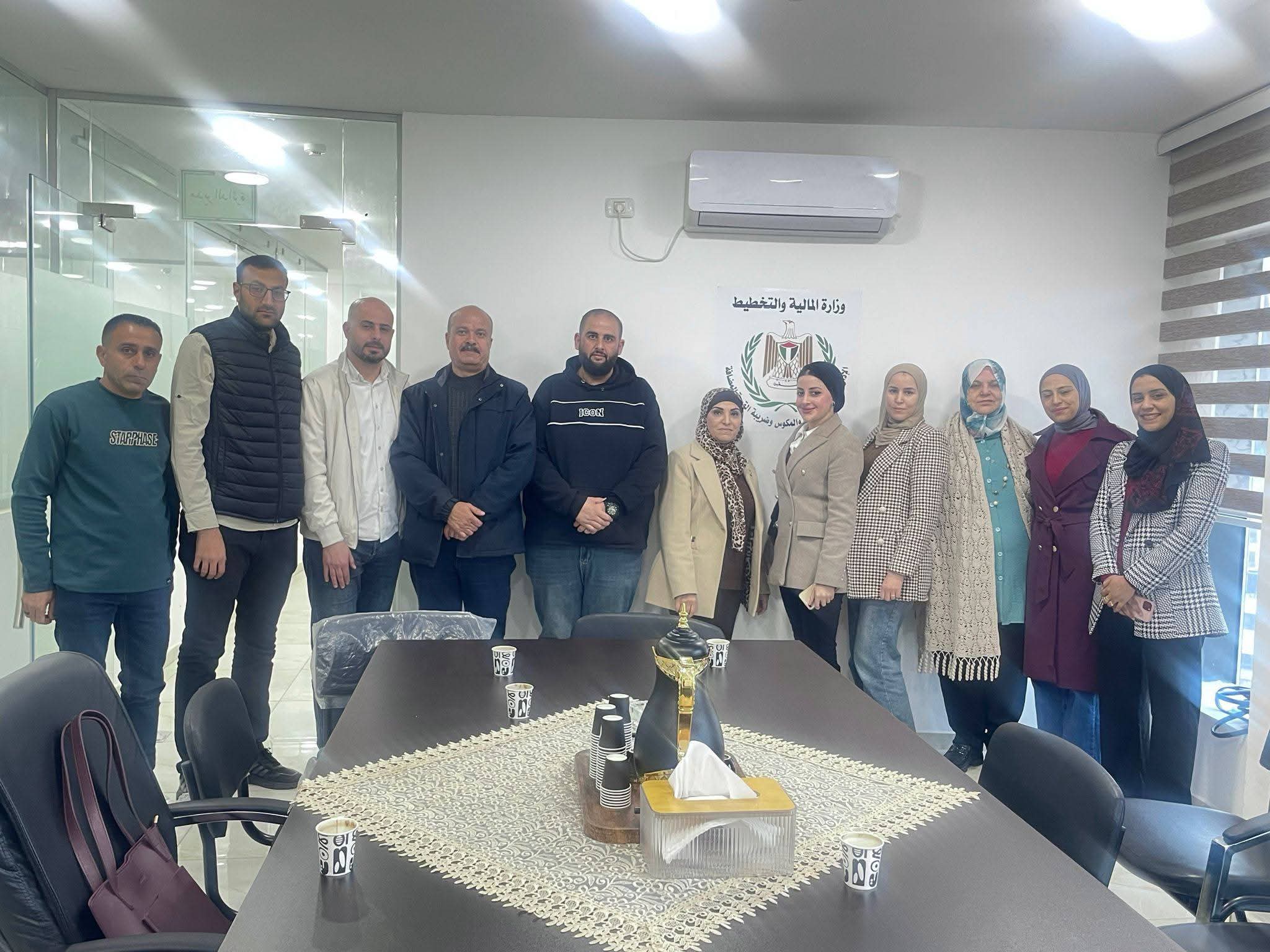 لجنة العلاقات العامة في المؤسسات الرسمية تزور ضريبة القيمة المضافة و مديرية الاقتصاد الوطني و مكتب وكالة وفا