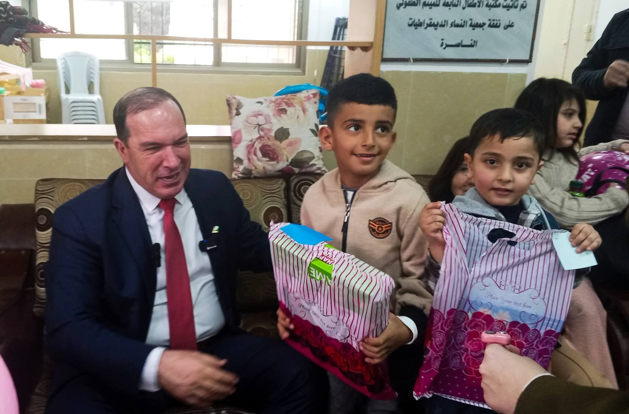 بمناسبة يوم اليتيم الفلسطيني  خلال فعالية بمبادرة من تطوع و دائرة العلاقات العامة بالتعاون مع سان موريس