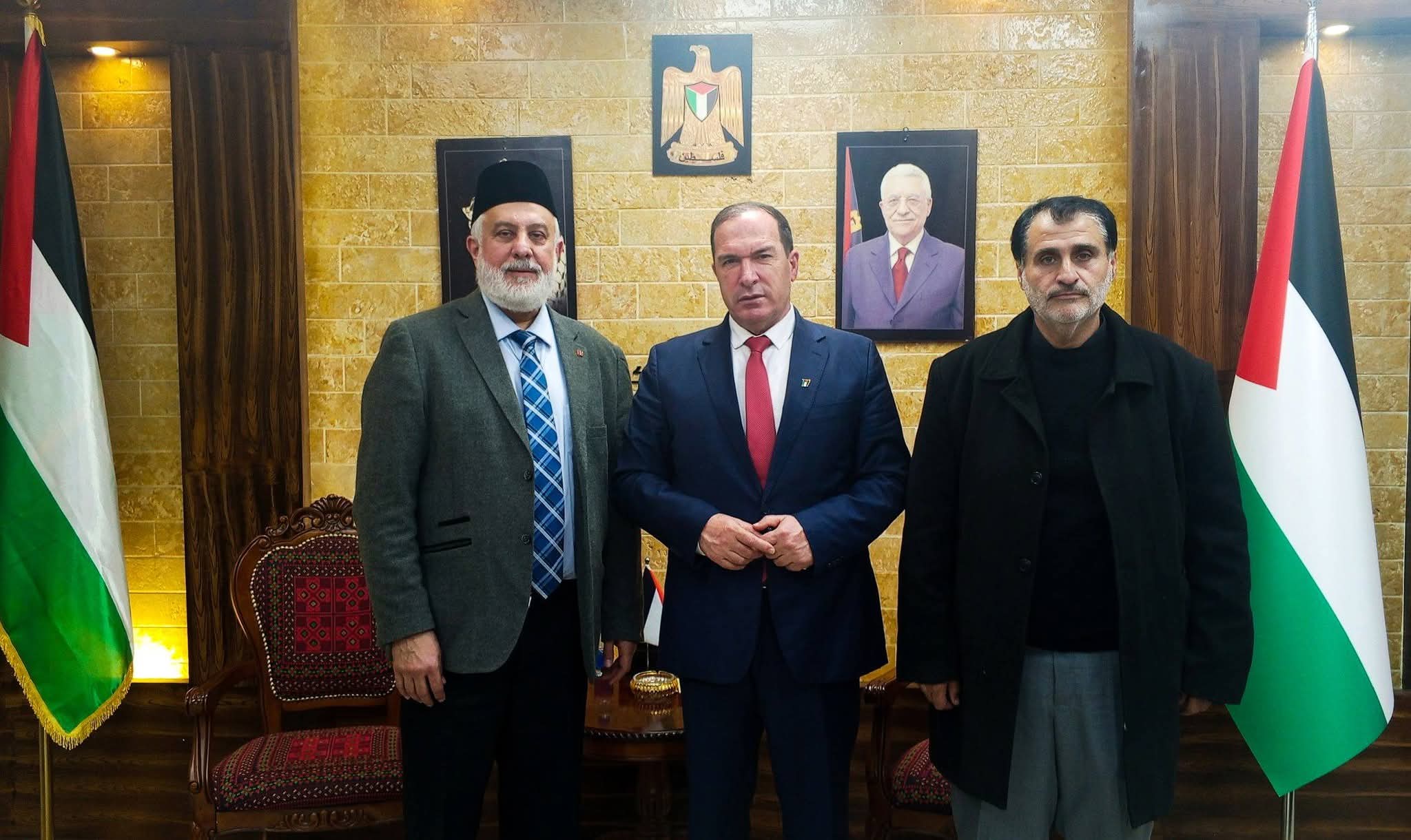 محافظ طولكرم اللواء د. كميل  يستقبل أمير الجماعة الإسلامية الأحمدية محمد شريف عودة