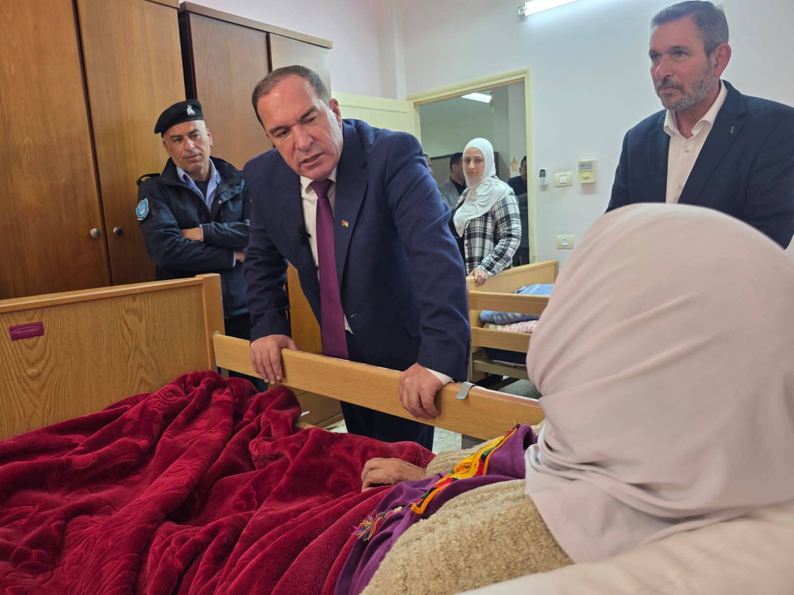 ⭕ محافظ طولكرم اللواء د. كميل يتفقد جمعية دار الكوثر لرعاية المسنين و ذوي الاحتياجات الخاصة