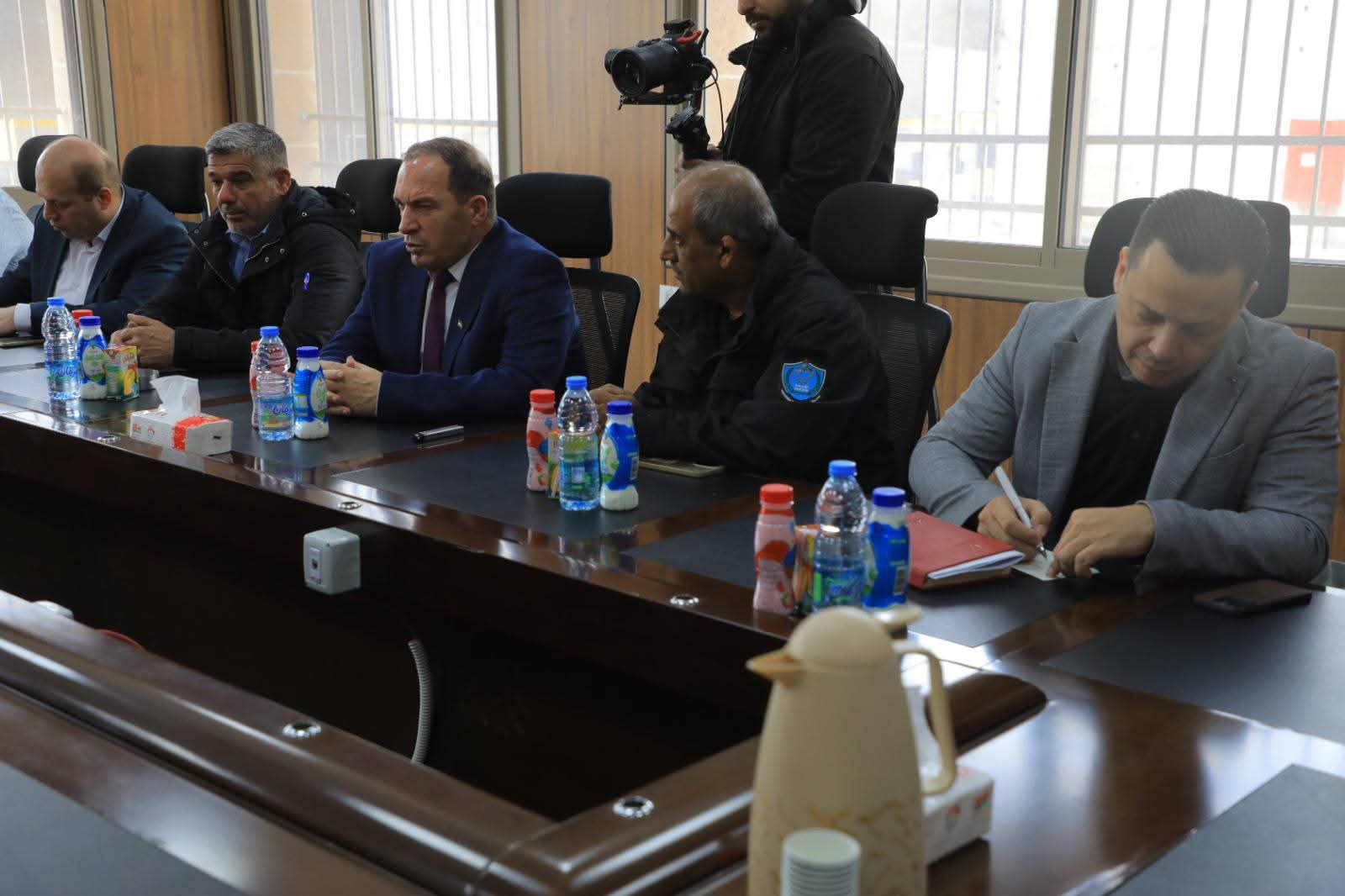 محافظ طولكرم اللواء د. كميل يتفقد مستودعات شركة الجنيدي قرب بلدة  بيت ليد