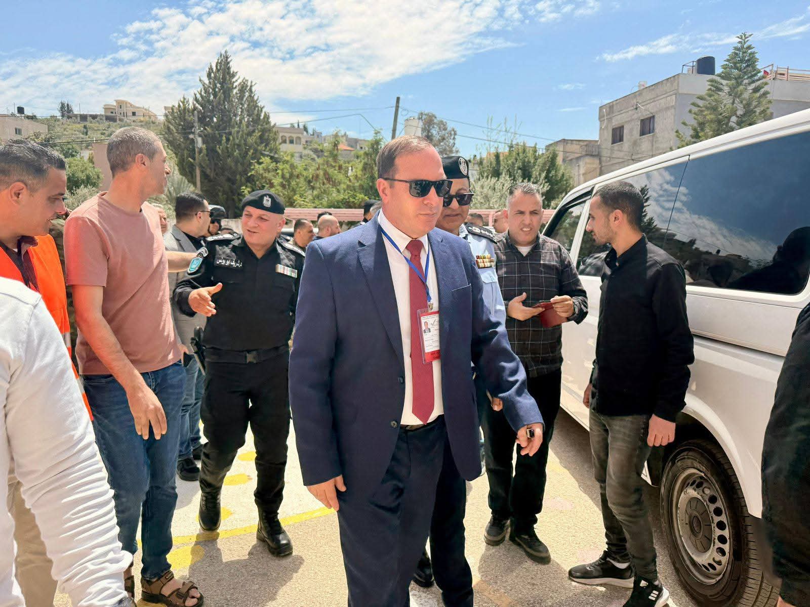 محافظ طولكرم يتفقد مراكز الاقتراع ويؤكد أهمية الانتخابات وسط جاهزية أمنية وتنظيمية عالية