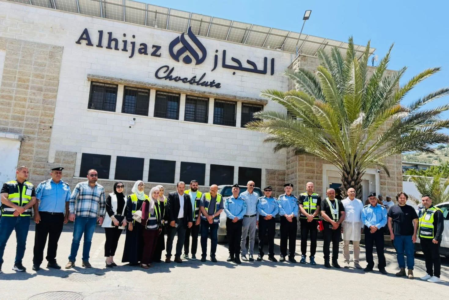 بتوجيهات من محافظ طولكرم اللواء د. عبد الله كميل   لجنة  السلامة العامة  تنفذ زيارة ميدانية لمصنع الحجاز و شركة الأرض المقدسة بمناسبة أسبوع السلامة المهنية و يوم العمال العالمي