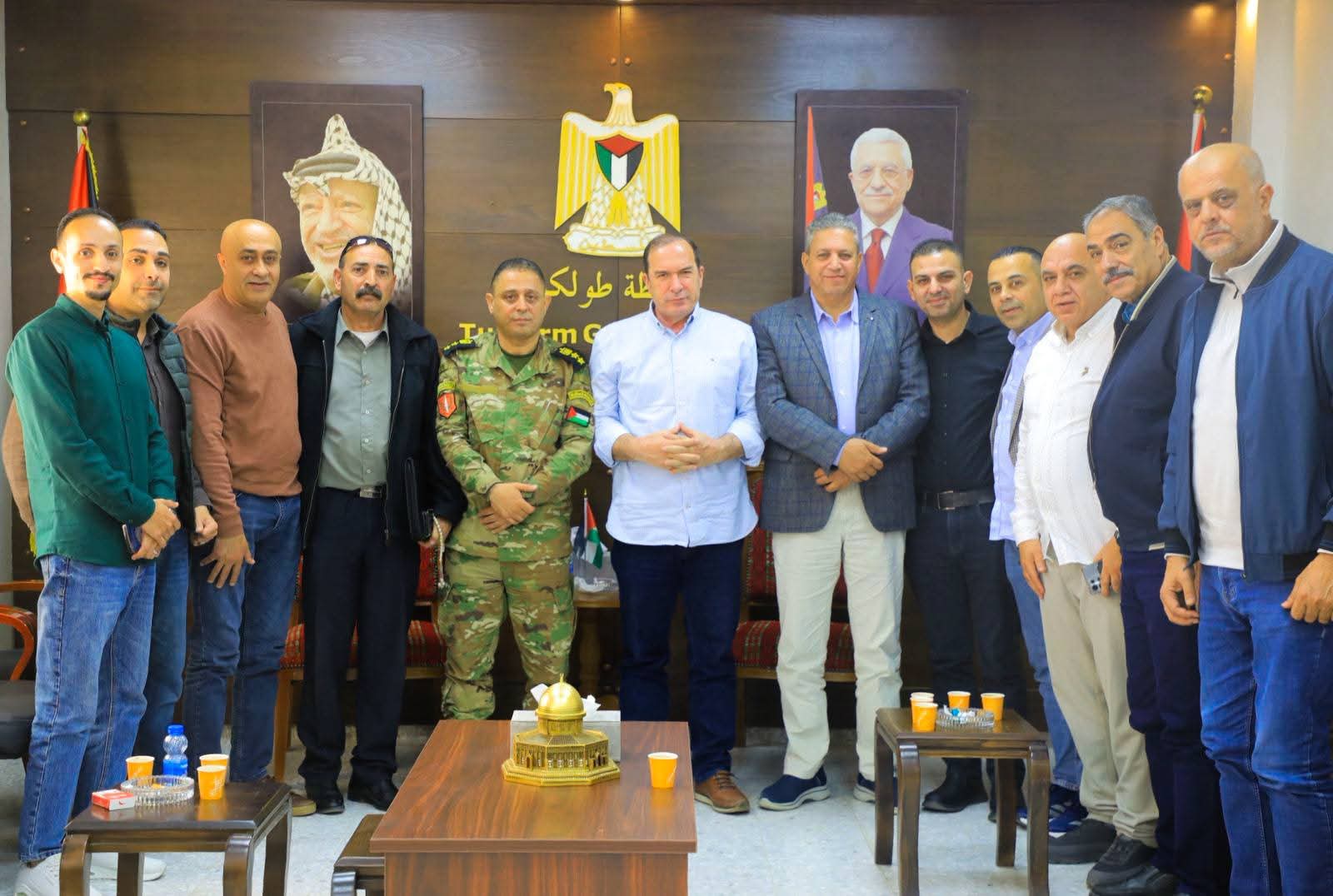 ⭕ محافظ طولكرم اللواء د. كميل يلتقي مجموعة من التجار في إطار مناقشة مجموعة من القضايا