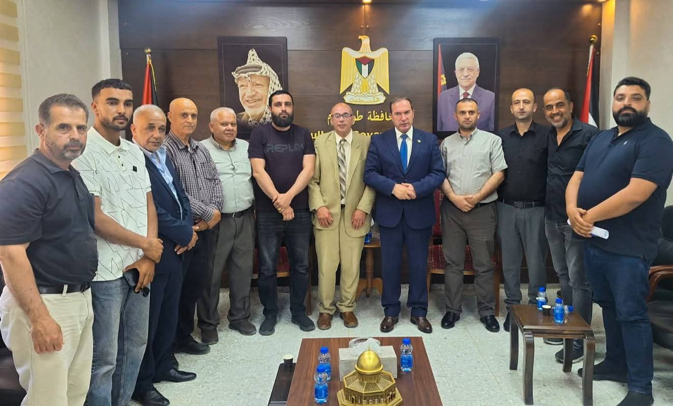 محافظ طولكرم اللواء د. عبد الله كميل يستقبل رؤساء البلديات والمجالس المحلية المنتخبين