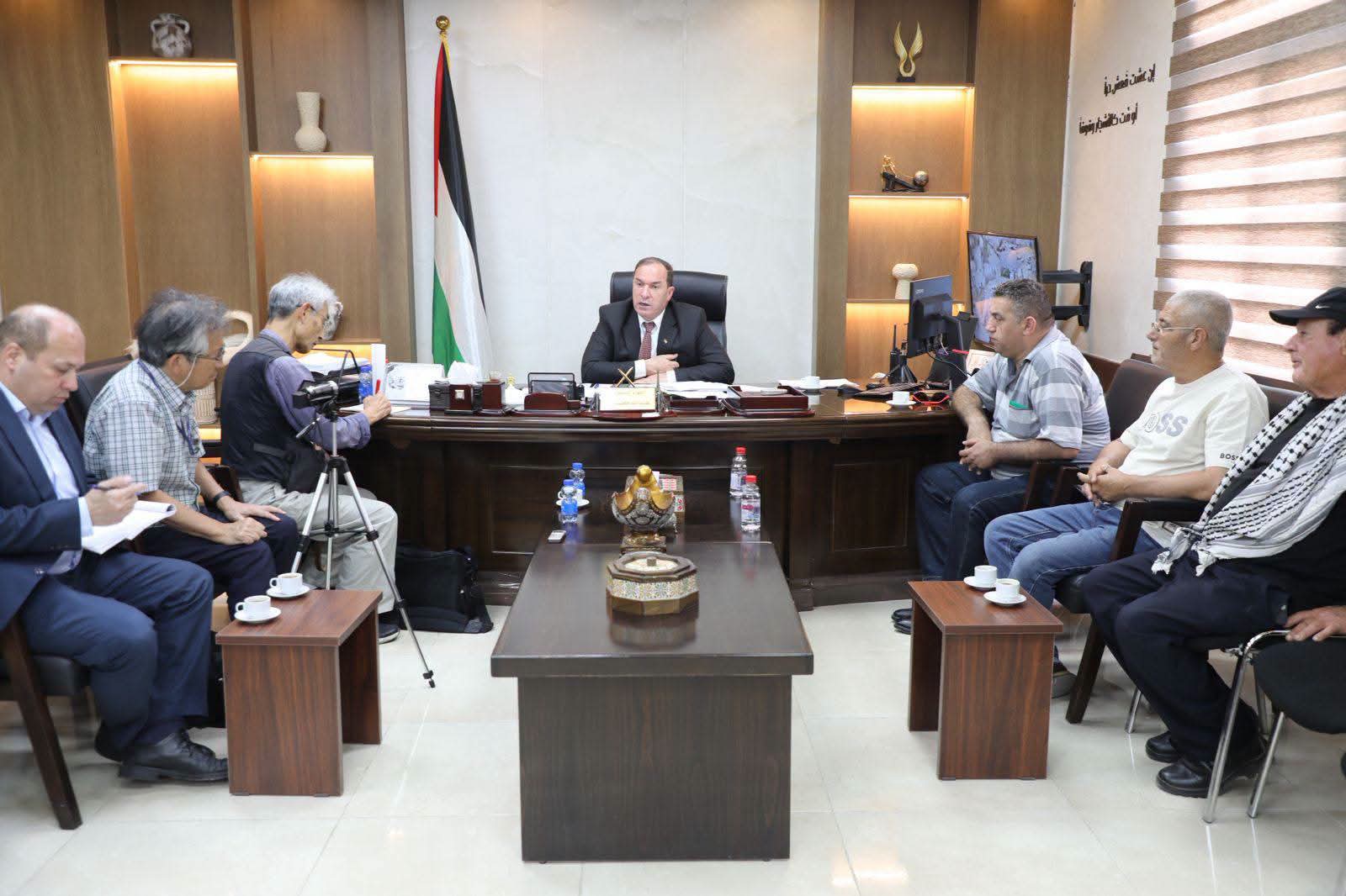 اللواء د. كميل يستقبل  صحفيين يابانيين من  منظمة زينكو اليابانية