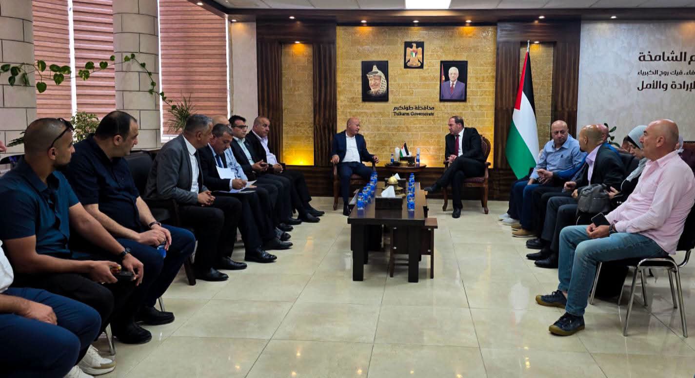 اللواء د. كميل يطلع د. أبو هولي على أوضاع المحافظة في ظل تداعيات النزوح القسري والوضع الصعب لأهلنا النازحين من مخيمي طولكرم ونور شمس