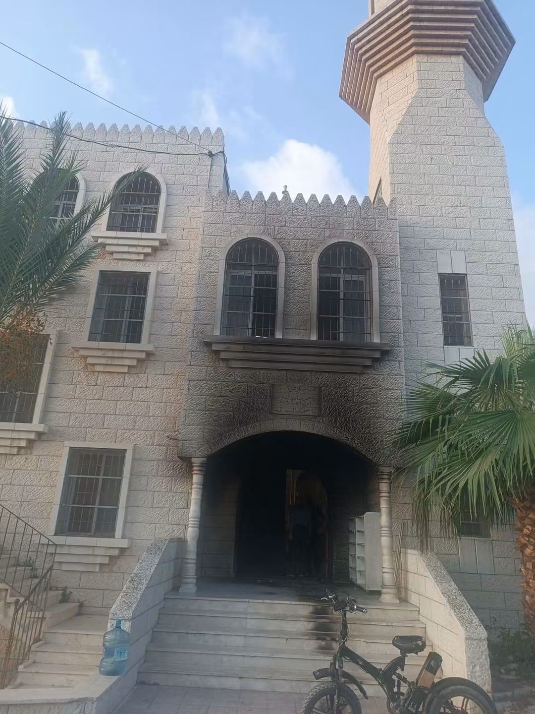 محافظ طولكرم اللواء د. كميل: محاولة إحراق مسجد في  بلدة كور جريمة خطيرة تستوجب تدخلاً من المؤسسات الحقوقية و المجتمع الدولي