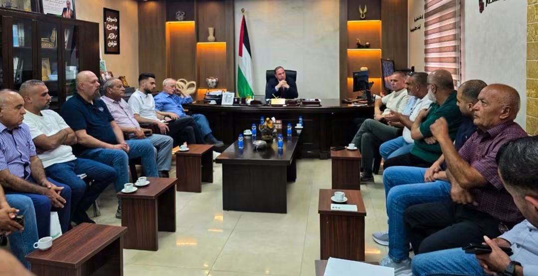 اللواء د. كميل يلتقي أصحاب محطات المحروقات في محافظة طولكرم