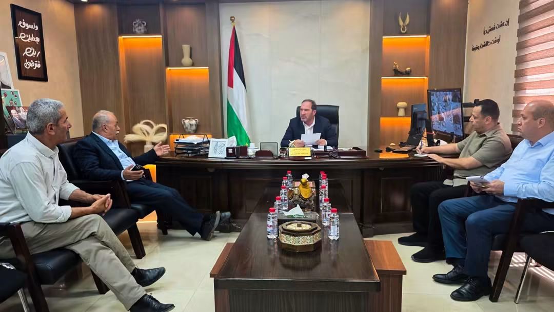 محافظ طولكرم اللواء د. كميل  يستقبل رئيس بلدية كفر اللبد و يطلع على احتياجات البلدة