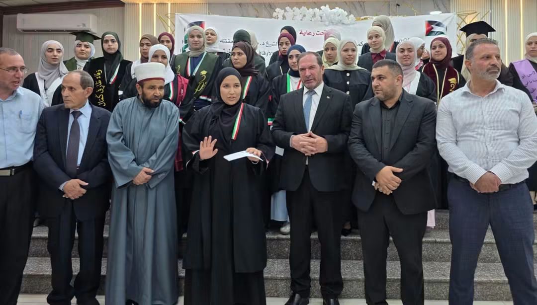 محافظ طولكرم اللواء د. كميل  ووزير الأوقاف يكرمان طلبة الثانوية من المدارس الشرعية ومدرسة بنات الإسراء الثانوية  و مراكز تحفيظ القرآن الكريم